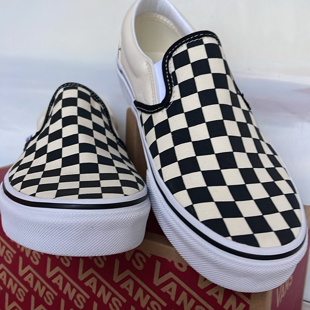 Vans Men’s Classic Slip-On
BIk&Whtchckerboard/Wht
VN000EYEBWW
Sneakers - Picture 8 of 16